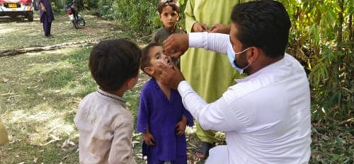 پاکستان میں 15 سال تک کے بچوں کو پولیو ویکسین پلانے کا فیصلہ