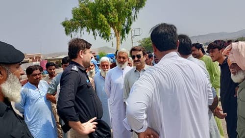 کوہاٹ۔ بجلی کی طویل لوڈشیڈنگ کے خلاف احتجاج، انڈس ہائی وے بلاک