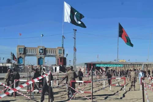 پاک افغان سرحد پر شدید جھڑپیں، کئی علاقوں میں صورتحال کشیدہ